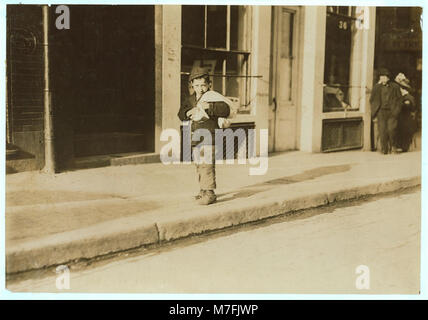 Tony auf dem Heimweg vom Markt holen Chicken-Heads und Füße, um die Seife zu verkaufen. LOC cph. 3b 05701 Stockfoto