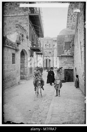 Eine Darstellung der Via Dolorosa in Jerusalem, die die vierte Kreuzstation markiert, wo Jesus zum zweiten Mal während seiner Reise zur Kreuzigung fiel. Stockfoto
