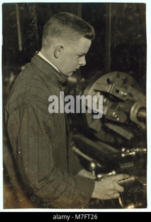 Berufliche Klasse. Langweilig an einer Drehmaschine. 15 Jahre alt. LOC 05014 nclc. Stockfoto