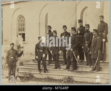 Dieses Foto zeigt General Irvin McDowell, ein Gewerkschaftsgeneral während des Bürgerkriegs, mit seinem Stab im Arlington House, Virginia. Sie unterstreicht ihre Rolle in der militärischen Führung während des Konflikts. Stockfoto