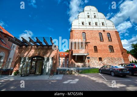 GIZYCKO, Polen - 07. Juli: portal Eingang zu vier Sterne St. Bruno Hotel im mittelalterlichen Ritter Teutonic schloss am Juli 07, 2016 in Gizycko, Polen Stockfoto