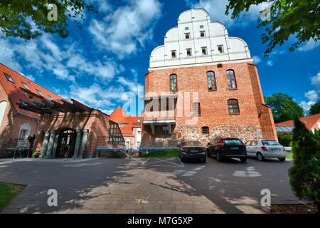 GIZYCKO, Polen - 07. Juli: portal Eingang zu vier Sterne St. Bruno Hotel im mittelalterlichen Ritter Teutonic schloss am Juli 07, 2016 in Gizycko, Polen Stockfoto