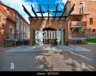 GIZYCKO, Polen - 07. Juli: portal Eingang zu vier Sterne St. Bruno Hotel im mittelalterlichen Ritter Teutonic schloss am Juli 07, 2016 in Gizycko, Polen Stockfoto