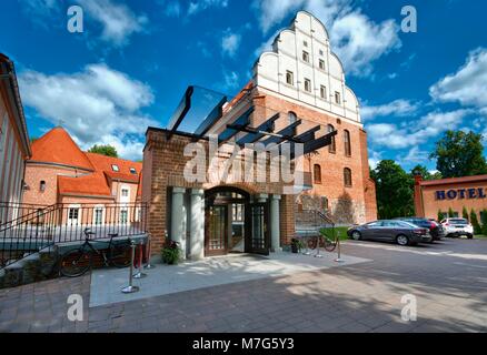 GIZYCKO, Polen - 07. Juli: portal Eingang zu vier Sterne St. Bruno Hotel im mittelalterlichen Ritter Teutonic schloss am Juli 07, 2016 in Gizycko, Polen Stockfoto