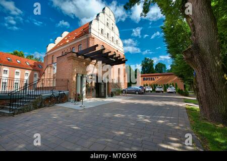 GIZYCKO, Polen - 07. Juli: portal Eingang zu vier Sterne St. Bruno Hotel im mittelalterlichen Ritter Teutonic schloss am Juli 07, 2016 in Gizycko, Polen Stockfoto