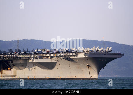 Die Vereinigten Staaten, Flugzeugträger USS Carl Vinson, vor der Küste bei Tien Sa Port verankert am 5. März in Danang, Vietnam 2018. Stockfoto