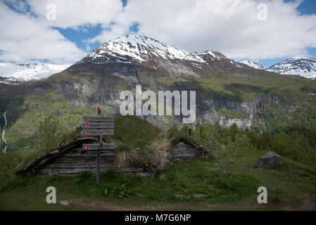 Shieling Homlungsaetra ist eine 550 Meter über dem Geirangerfjord, einem touristischen Hotspot in Norwegen. Stockfoto