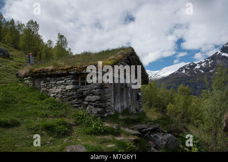 Shieling Homlungsaetra ist eine 550 Meter über dem Geirangerfjord, einem touristischen Hotspot in Norwegen. Stockfoto