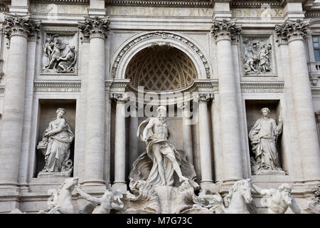 Der Trevi Brunnen (Fontana di Trevi) Rom, Italien Stockfoto