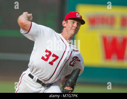 Washington Angehörigen des Kruges Stephen Strasburg (37) arbeitet im sechsten Inning gegen die Chicago Cubs am Nationals Park in Washington, D.C. am Mittwoch, den 15. Juni 2016. Die Angehörigen gewann das Spiel 5 - 4 in 12 Innings. Credit: Ron Sachs/CNP/MediaPunch *** FÜR REDAKTIONELLE NUR VERWENDEN *** Stockfoto