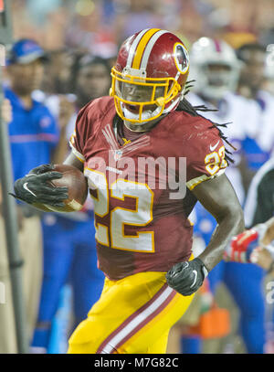 Washington Redskins zurück läuft Robert Kelley (22) trägt den Ball im zweiten Quartal des vor der Saison Spiel gegen die Buffalo Bills an FedEx Field in Landover, Maryland am Freitag, 26. August 2016. Die Redskins gewann das Spiel 21 - 16. Credit: Ron Sachs/CNP/MediaPunch *** FÜR REDAKTIONELLE NUR VERWENDEN *** Stockfoto