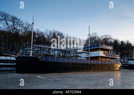 Zugefrorenen Fluss Aura, Turku, Finnland Stockfoto