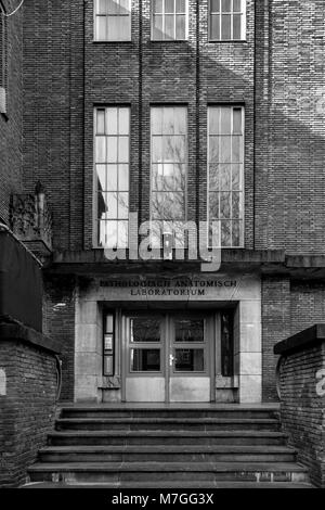 Die pathologisch-anatomisch Laboratorium der ehemaligen Wilhelmina Gasthuis (Krankenhaus) das Gebäude im Stil der Amsterdamer Schule gebaut wird. Stockfoto