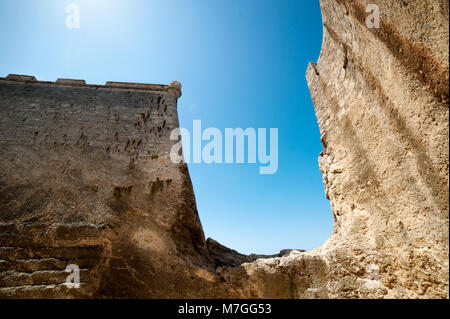 Ultrabreite Betrachtungswinkel und der Befestigungsanlagen im El Morro Castle, ein aus dem 16. Jahrhundert spanische Festung in Havanna, Kuba Stockfoto