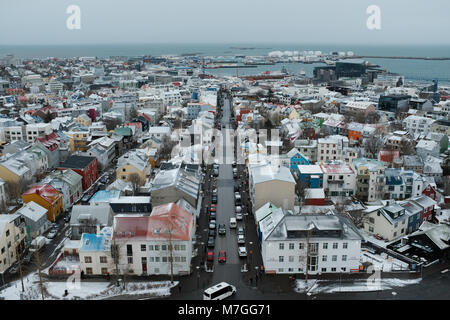 Luftaufnahme von Reykjavik, Island, die nördlichste Hauptstadt der Welt, der Schuß von der Oberseite der Hallgrímskirkja Kathedrale Stockfoto