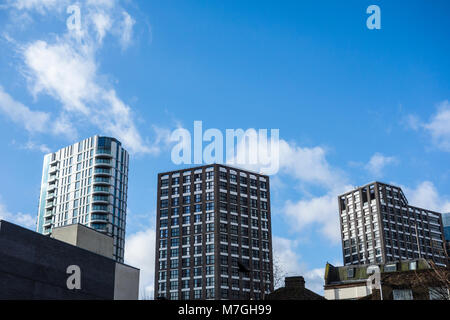 Modernes hohes Apartmentgebäude/Wohnungen in Whitechapel, East London, Großbritannien Stockfoto