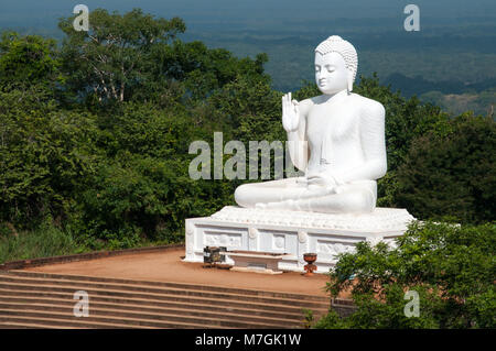 Sitzender Buddha Statue in Mihintale, Sri Lanka Stockfoto