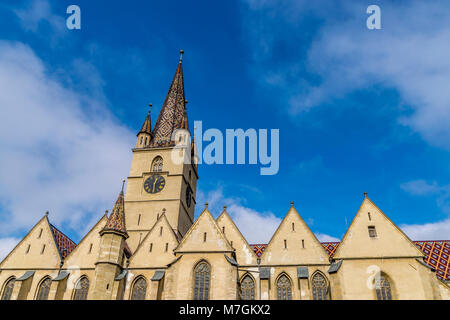 Der lutherischen Kathedrale der Heiligen Maria, der bekannteste gotische Kirche in Hermannstadt, die im 14. Jahrhundert auf den anderen 12. gebaut wurde - Stockfoto