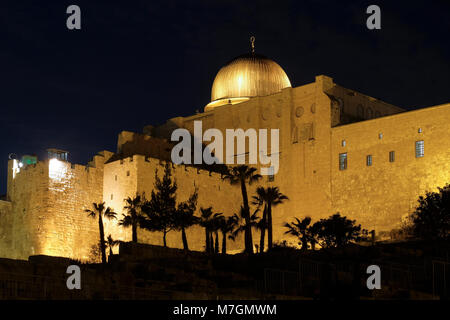 Blick auf die Al-Aksa Moschee entlang der südlichen Mauer des Tempelbergs, bekannt als das Edle Heiligtum und für Muslime als der Haram esh-Sharif in der Altstadt von Ostjerusalem Israel Stockfoto