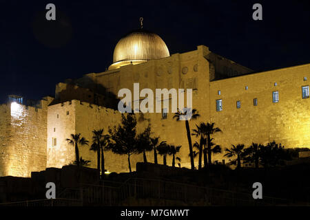 Blick auf die Al-Aksa Moschee entlang der südlichen Mauer des Tempelbergs, bekannt als das Edle Heiligtum und für Muslime als der Haram esh-Sharif in der Altstadt von Ostjerusalem Israel Stockfoto