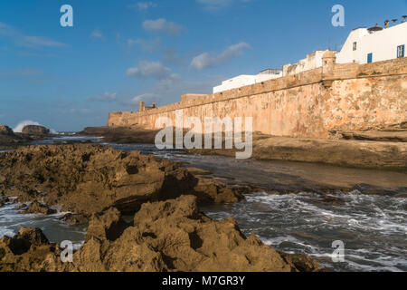 Stadtmauer an der Küste von Essaouira, Königreich Marokko, Afrika | Stadtmauer an der Küste in Essaouira, Marokko, Afrika Stockfoto