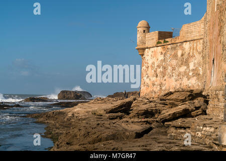 Stadtmauer an der Küste von Essaouira, Königreich Marokko, Afrika | Stadtmauer an der Küste in Essaouira, Marokko, Afrika Stockfoto