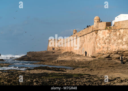 Stadtmauer an der Küste von Essaouira, Königreich Marokko, Afrika | Stadtmauer an der Küste in Essaouira, Marokko, Afrika Stockfoto