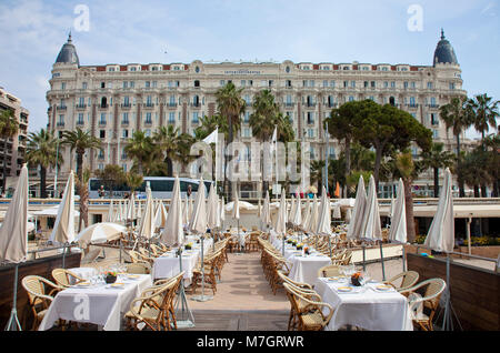 Beach Restaurant des Hotel Carlton Intercontinental, Cannes, Côte d'Azur, Südfrankreich, Frankreich, Europa Stockfoto