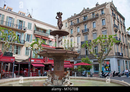 Brunnen in der Altstadt, Le Suquet, Cannes, Côte d'Azur, Südfrankreich, Frankreich, Europa Stockfoto