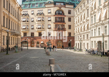 Blasieholmen Platz im Stadtzentrum von Stockholm. Eine Bronze Horse inspiriert durch die Pferde von San Marco in Venedig steht an jedem Ende des Platzes. Stockfoto