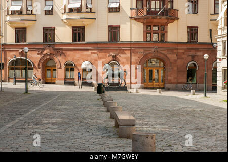 Blasieholmen Platz im Stadtzentrum von Stockholm. Eine Bronze Horse inspiriert durch die Pferde von San Marco in Venedig steht an jedem Ende des Platzes. Stockfoto