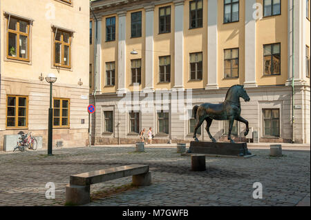 Blasieholmen Platz im Stadtzentrum von Stockholm. Eine Bronze Horse inspiriert durch die Pferde von San Marco in Venedig steht an jedem Ende des Platzes. Stockfoto