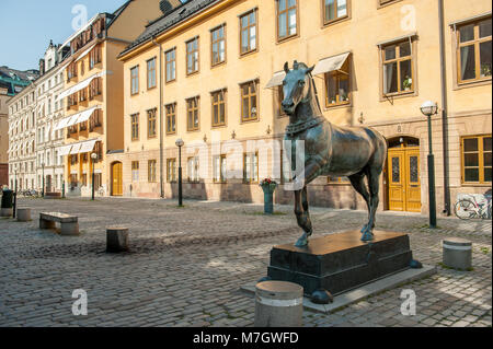 Blasieholmen Platz im Stadtzentrum von Stockholm. Eine Bronze Horse inspiriert durch die Pferde von San Marco in Venedig steht an jedem Ende des Platzes. Stockfoto