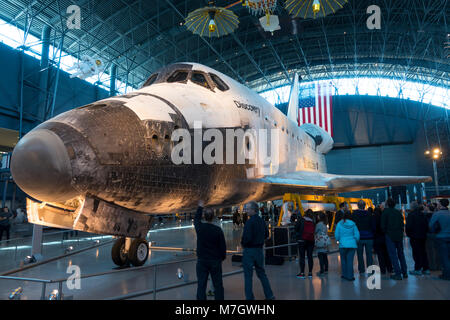 Steven F. Udvar-Hazy Center Smithsonian National Air und Space Museum Chantilly Virginia VA Space Shuttle Discovery auf dem Display Stockfoto