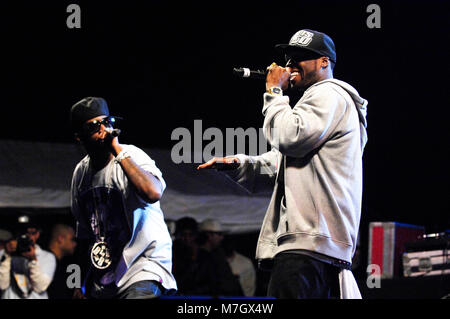 Rapper Tony Yayo und Curtis '50 Cent' Jackson von der G-Unit führt auf dem Dies ist 50 Festival at Governor's Island am 3. Oktober 2009 in New York. Stockfoto