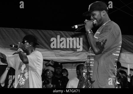 Rapper Tony Yayo und Curtis '50 Cent' Jackson von der G-Unit führt auf dem Dies ist 50 Festival at Governor's Island am 3. Oktober 2009 in New York. Stockfoto