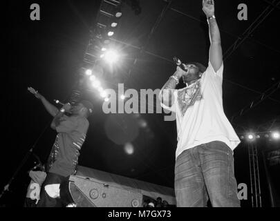 Rapper Curtis '50 Cent' Jackson und Lloyd Banks von G-Unit führt auf dem Dies ist 50 Festival at Governor's Island am 3. Oktober 2009 in New York. Stockfoto