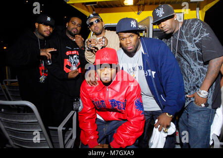 Rapper Royce Da 5'9, Crooked I, Lloyd Banks, Papoose, 50 Cent und Tony Yayo backstage Portrait an der ist 50 Festival at Governor's Island am 3. Oktober 2009 in New York. Stockfoto