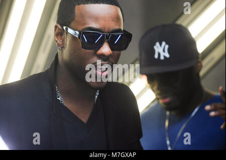 Jeremih und 50 Cent auf - an der Jeremih mit 50 Cent Musik Video für 'Down On Me" am 17. November 2010 gesetzt. Stockfoto