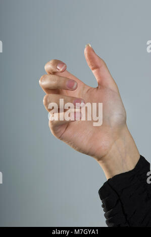 Leere weibliche Hand für Mobiltelefon isoliert Nahaufnahme Stockfoto