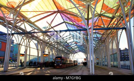 Stajnia im Gebäude Moderne Tram Station Piotrkowska im Zentrum von Lodz in Polen. Samstag, 10. März 2018. Stockfoto