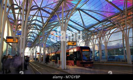 Stajnia im Gebäude Moderne Tram Station Piotrkowska im Zentrum von Lodz in Polen. Samstag, 10. März 2018. Stockfoto