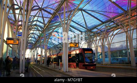 Stajnia im Gebäude Moderne Tram Station Piotrkowska im Zentrum von Lodz in Polen. Samstag, 10. März 2018. Stockfoto