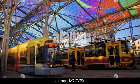 Stajnia im Gebäude Moderne Tram Station Piotrkowska im Zentrum von Lodz in Polen. Samstag, 10. März 2018. Stockfoto