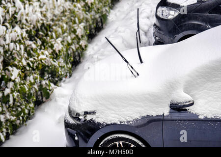 Scheibenwischer Schnee verhindern Schaben Scheibenwischer Stockfoto