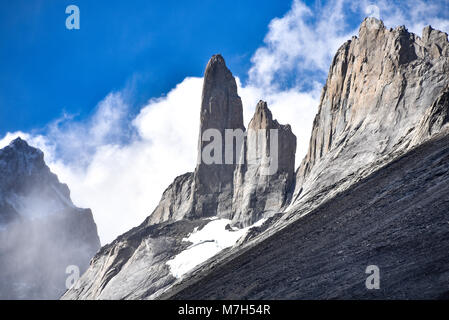 Dramatische Bergspitzen im Torres del Paine Nationalpark, Patagonien, Chile Stockfoto