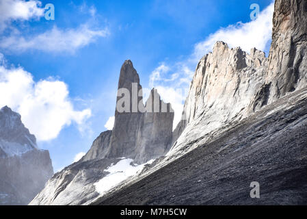Dramatische Bergspitzen im Torres del Paine Nationalpark, Patagonien, Chile Stockfoto