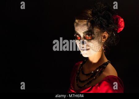 Dame der Toten, La Calavera Catrina. Eine schöne Frau gekleidet für Tag der Toten Día de Muertos, ein mexikanischer nationaler Feiertag. Stockfoto