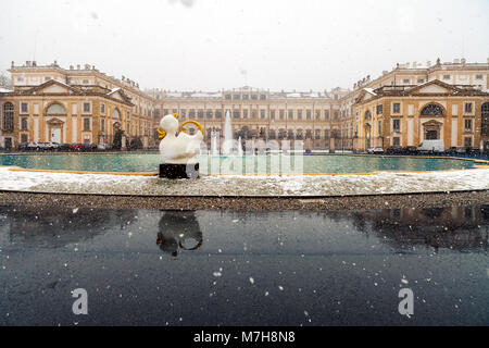 Im späten Winter Schneefall auf der erstaunlichen Royal Villa von Monza, Italien Stockfoto