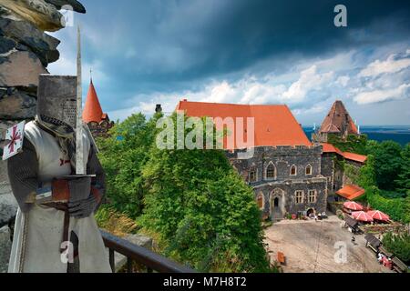 Mittelalterliche Ritter mit gothic-renaissance Stil Grodziec Schloss in Niederschlesien, Polen Stockfoto